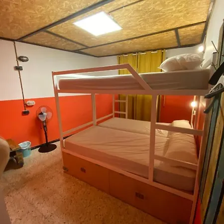 Albergue New & Center Lloret *